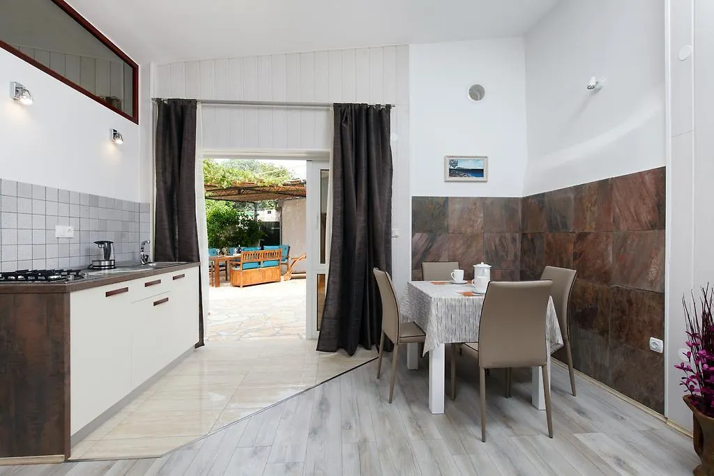 Casa de Férias Villa Luna Sutomiscica Croácia